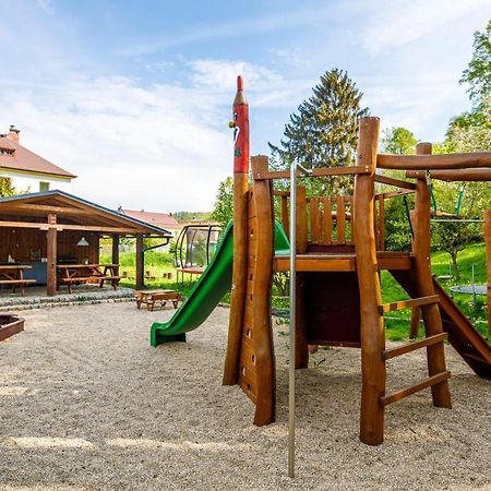 Penzion, Restaurant Gloria Chrastava Экстерьер фото
