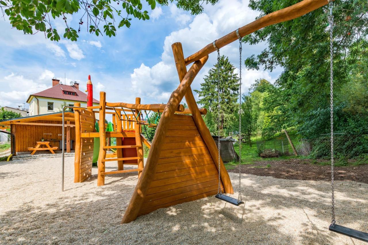 Penzion, Restaurant Gloria Chrastava Экстерьер фото